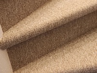 Укладка ковролина на ступени